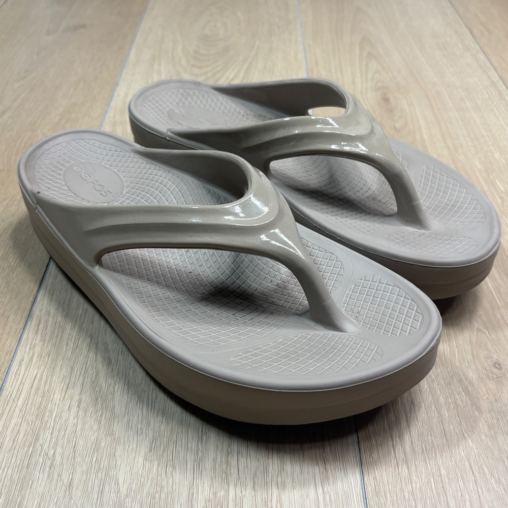 OOFOS OOmega OOlala Platform Recovery Sandals Nomad Latte Beige Flip Flops W10